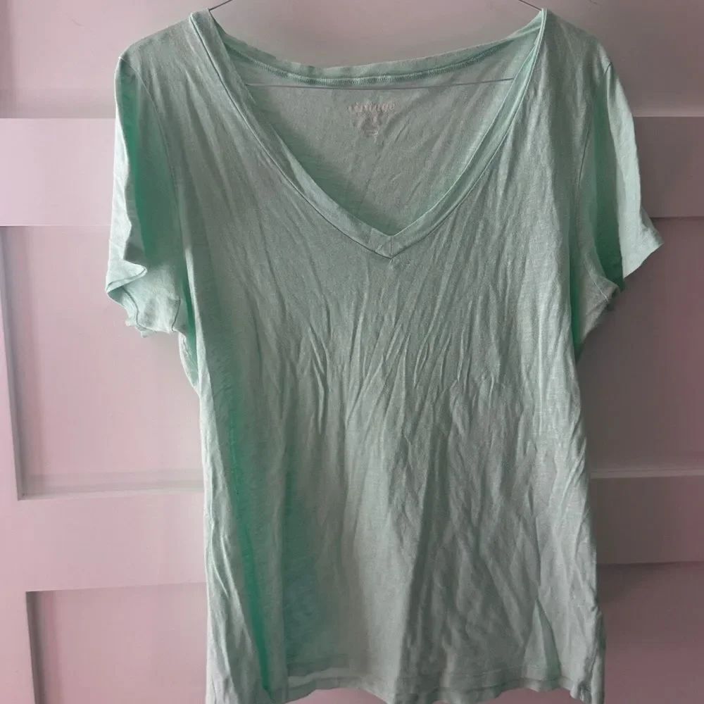 Old Navy vintage light blue teal v-neck tee size L